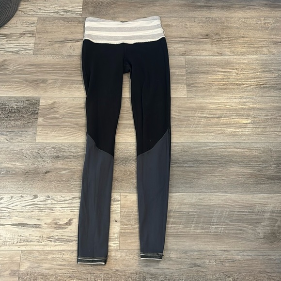 Lululemon Reversible Leggings - Picture 6 of 11